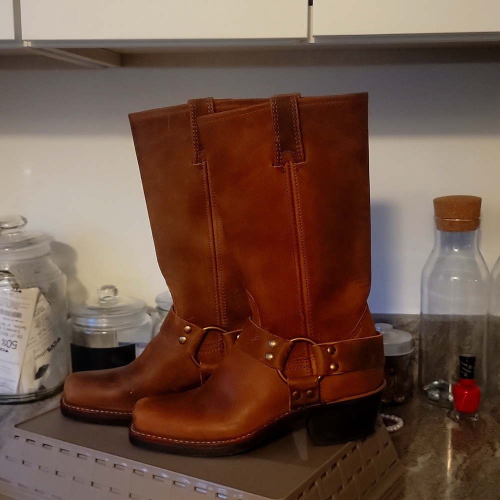 Fry leather boots size 5 and a 1/2 Brown